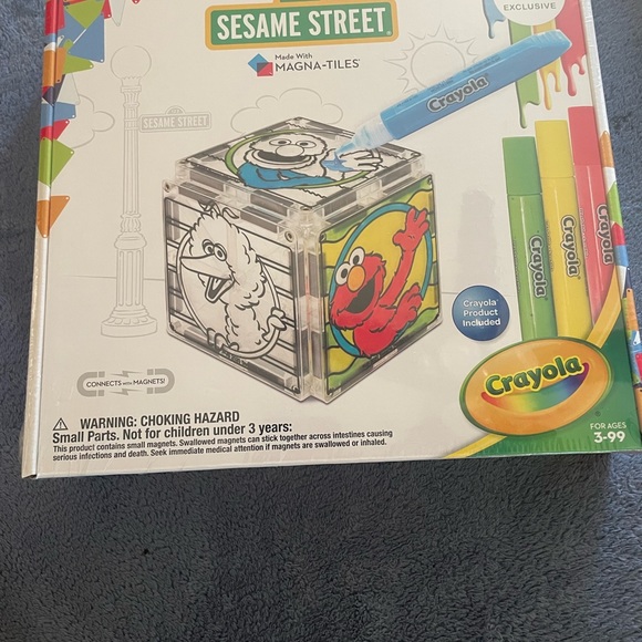 Crayola "Sesame Street" Paint On made with Magna Tiles NIB - Picture 2 of 5